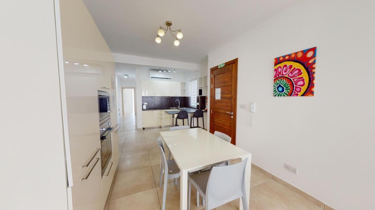 Modern apartment in Gzira Buitenkant foto