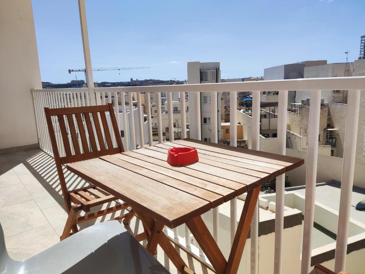 Modern apartment in Gzira Buitenkant foto