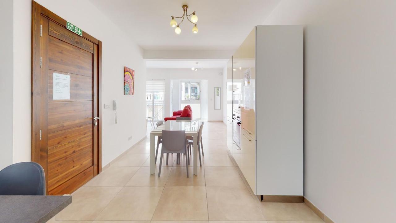 Modern apartment in Gzira Buitenkant foto