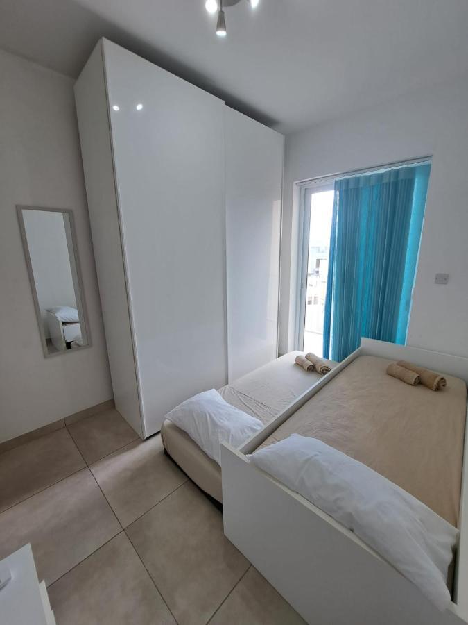 Modern apartment in Gzira Buitenkant foto
